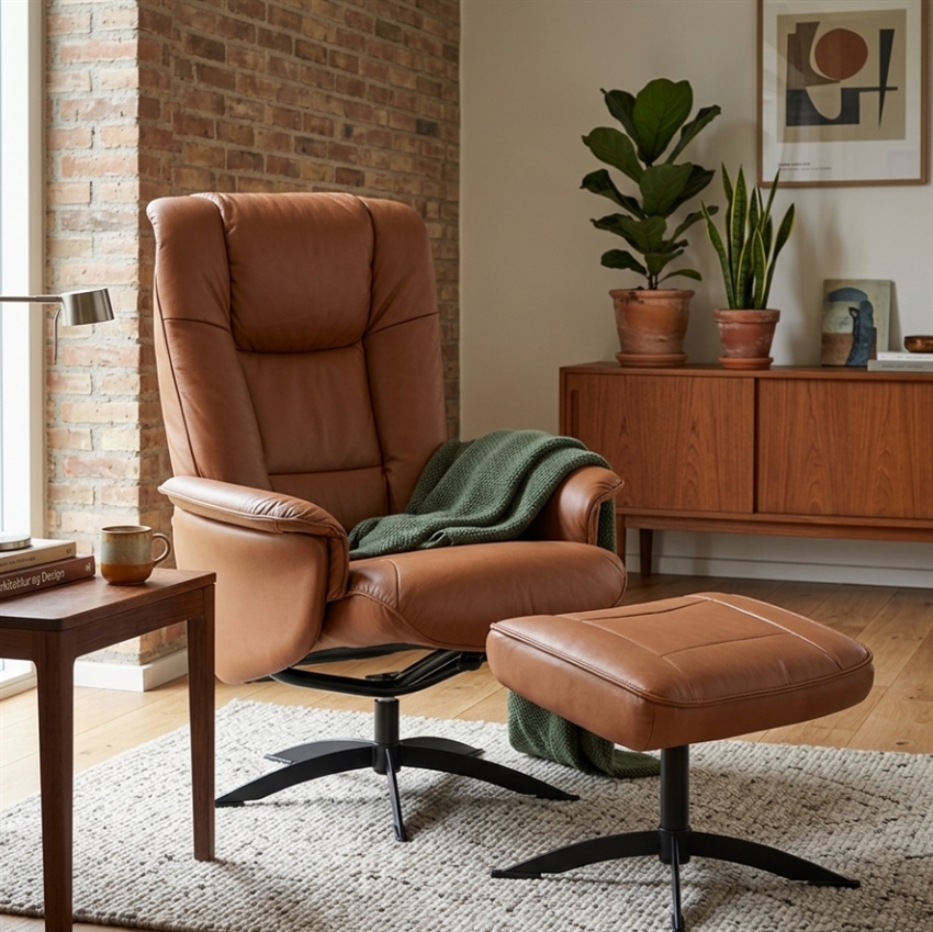 Hjort Knudsen 3255 Lænestol med Fodskammel – Cognac m. krom