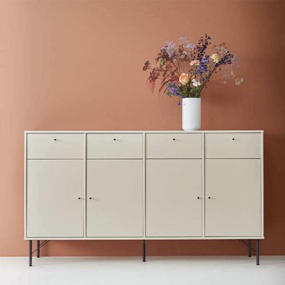 Mistral - Høj beige skænk m. sorte ben | Møbelsalg.dk