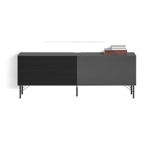 Edge by Hammel - AV skab på ben med 1 klaplåger, 1 hylde og 2 skuffer 180.4 cm x 66.2 cm x 42 cm | Møbelsalg.dk