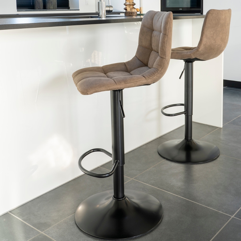 Scandinavian Living Elevate barstol - Lysebrun m. højdejustering | Møbelsalg.dk