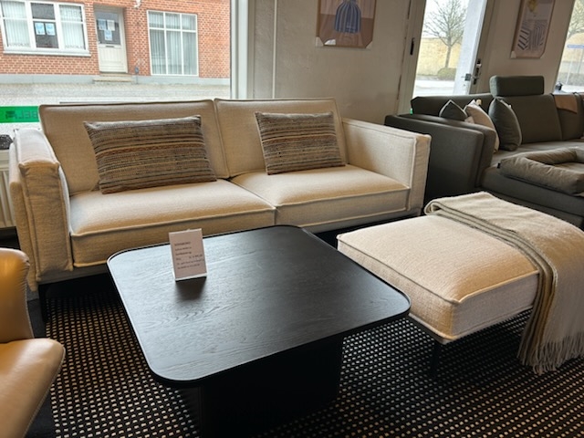 Milano 3 personers sofa | cremefarvet bucle med puf 