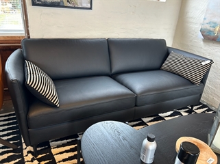 Nordic plus 3 personers sofa | sort semianilin læder