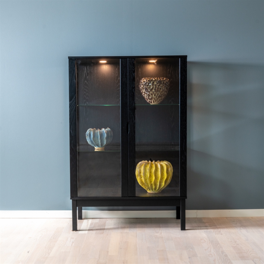 Klim Furniture | V302 Vitrine | Sortbejdset