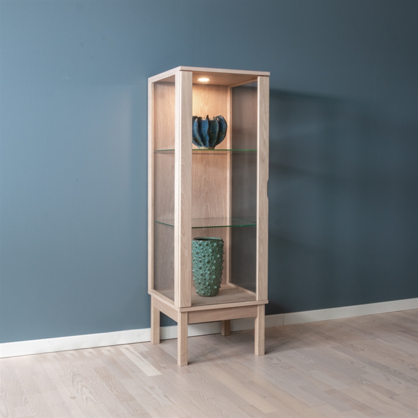 Klim Furniture | V301 Vitrine | Eg hvidolie