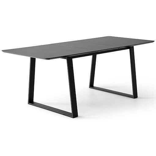 Meza by Hammel - Rounded spisebord - Sort m. trapez stel | Møbelsalg.dk