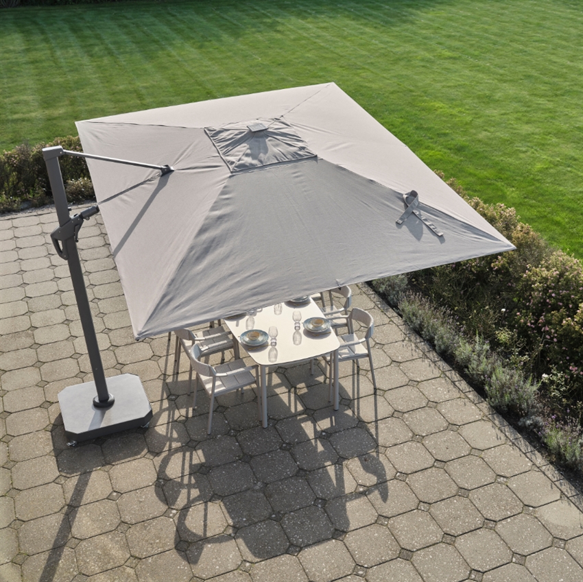 Skovlund Freyja parasol med LED-lys - 3,5 x 3,5 m | Møbelsalg.dk