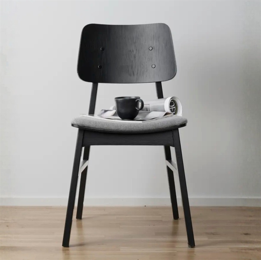 Rowico Nagano | Spisebordsstol i sort træ